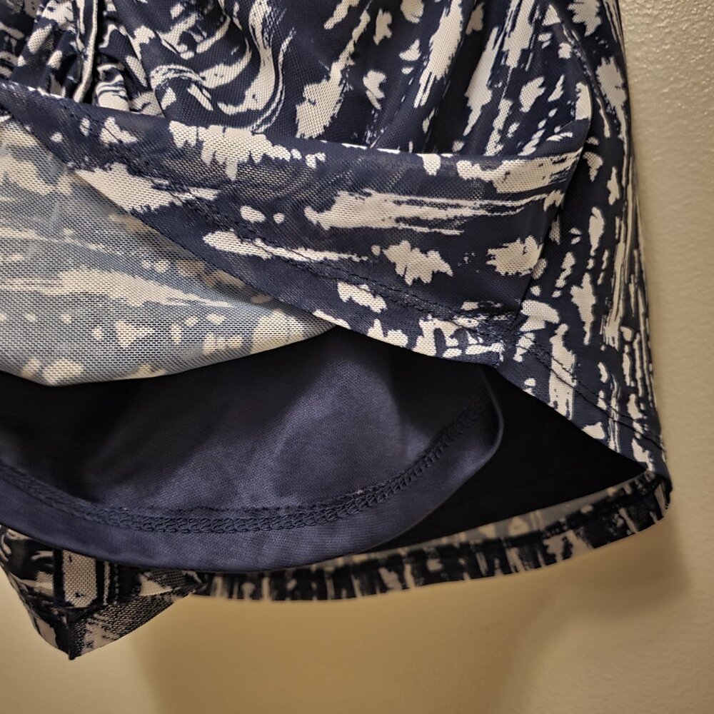Cable & Gauge Blue Patterned Sleeveless Button Front V-Neck Collared Top - M - Picture 8 of 11
